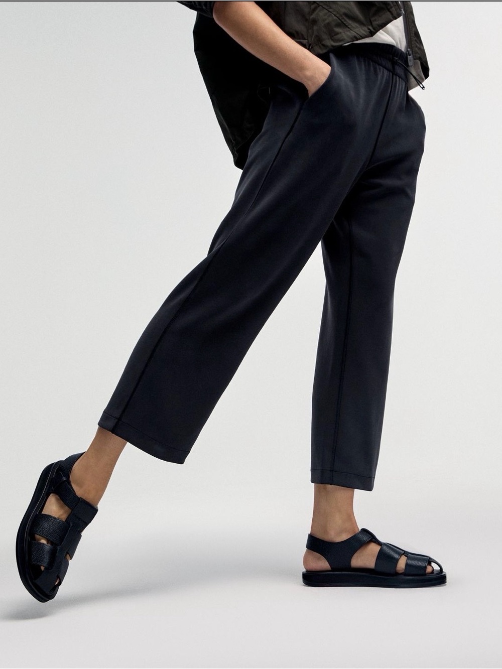 Lululemon Athletica softstream high-rise cropped pant.